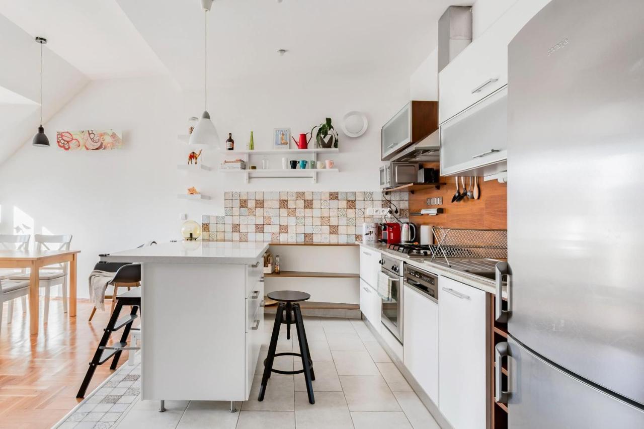 Relax Into Loft Living At A Light-Filled City Escape بودابست المظهر الخارجي الصورة
